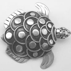 An artisan-crafted 925 sterling silver sea turtle brooche featuring a detailed shell made of overlapping textured scales, polished silver dots, and a deeply oxidized finish.