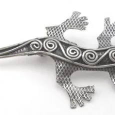 Artisan-crafted 925 sterling silver brooch featuring an detailed lizard motif with ornate spiral wire filigree and textured cross-hatched legs.